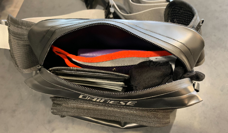 EXPLORER WAIST BAG 1.8Lはどんなバッグ？収納力と使い勝手を解説